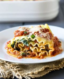 CHICKEN AND SUN DRIED TOMATO LASAGNA ROLL-UPS
